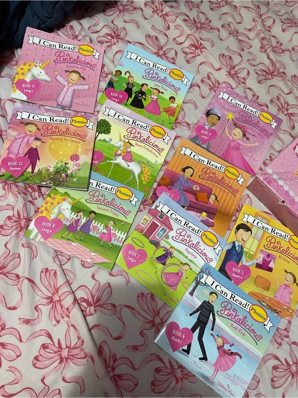Scholastic Pinkalicious Phonics Box Phonics Book Set Pink & Green